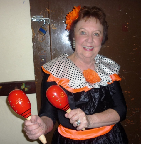 gallery/gal/Red_Sails_in_the_Sunset_2012/Sandra_with_maracas.jpg